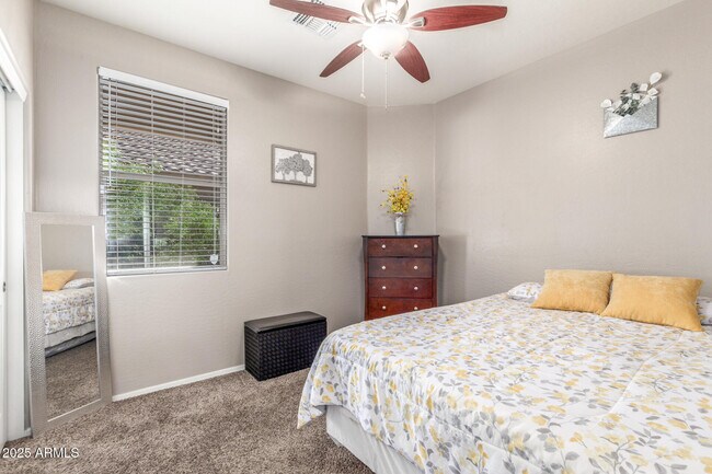 Building Photo - 12910 W Glenrosa Dr