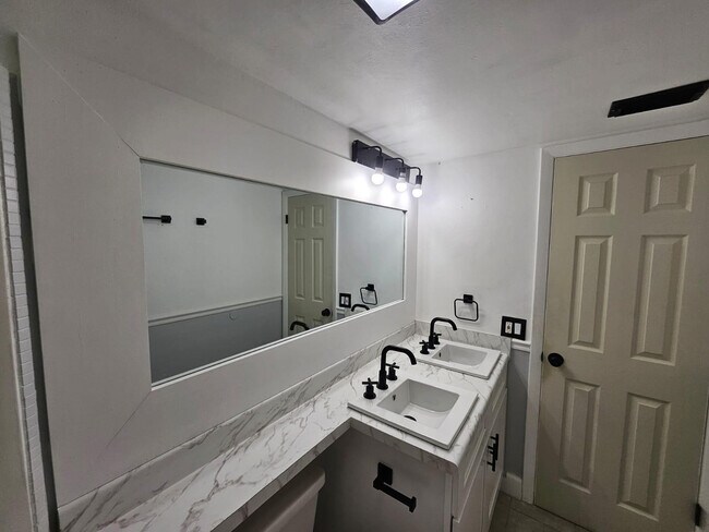 Building Photo - 1005 S Flagler Ave