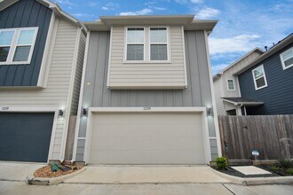 Building Photo - 1235 W Tidwell Rd