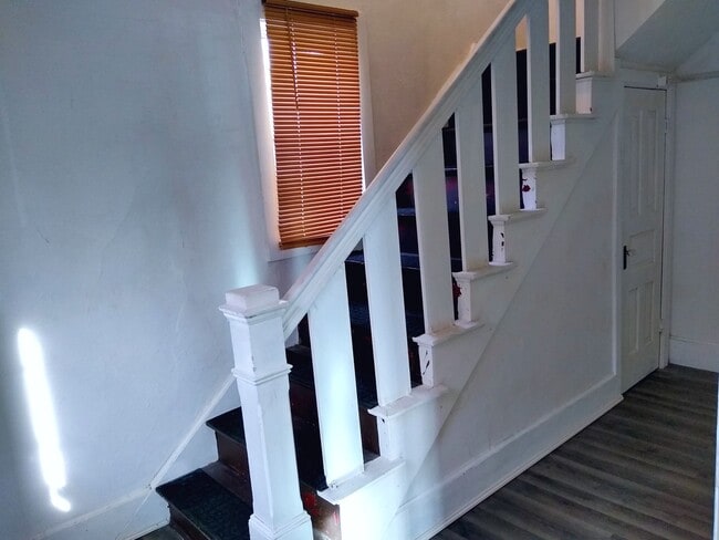 Building Photo - 1029 S 17th St