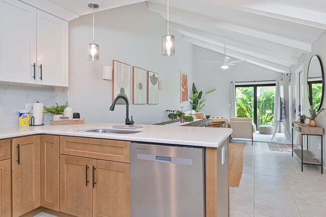 Building Photo - 6386 Royal Woods Dr