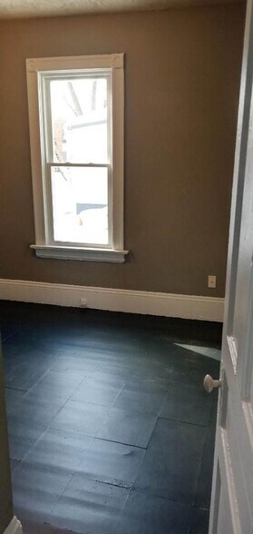 Building Photo - 1327 W Albany Pl
