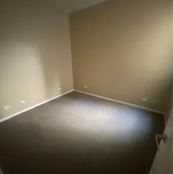 Building Photo - 2440 W Madison St