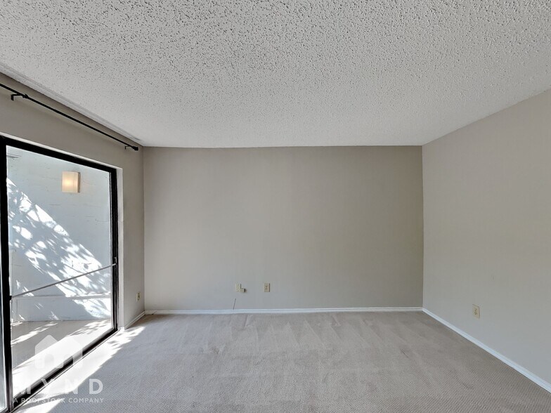 Building Photo - 5840 Spring Valley Rd