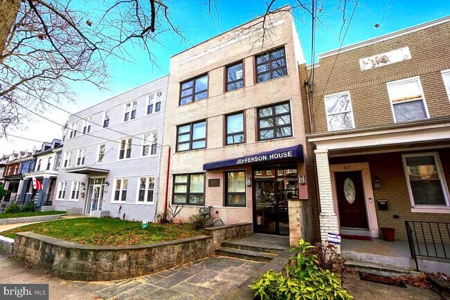 Building Photo - 610 Jefferson St NW