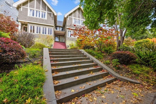 Primary Photo - Sun Soaked 2 bedroom 1 bath unit off Piedm...