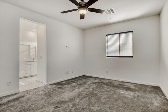 Building Photo - Stylish 2-Bedroom Townhome in Southwest Las Vegas