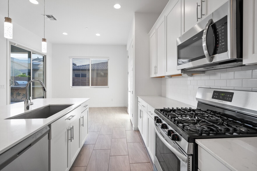 Building Photo - 9738 E Tiburon Ave