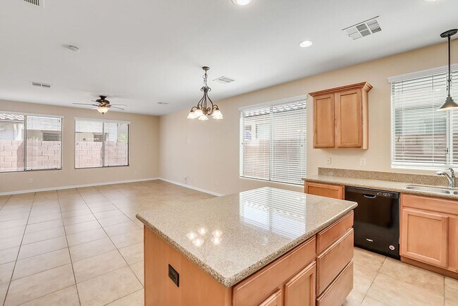 Building Photo - Great Queen Creek Location!