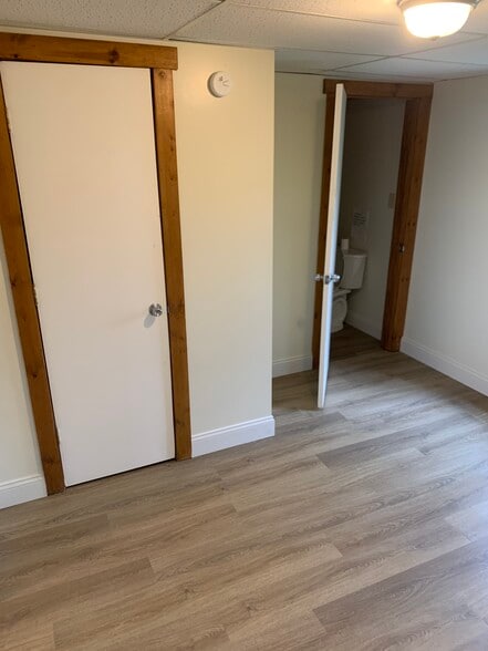 Building Photo - 8 Dobbs St