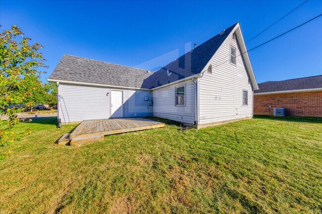 Building Photo - 205 N Manngrove Ln