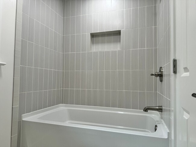 Building Photo - Renovated 3 BR Home in the Heart of Murfreesboro