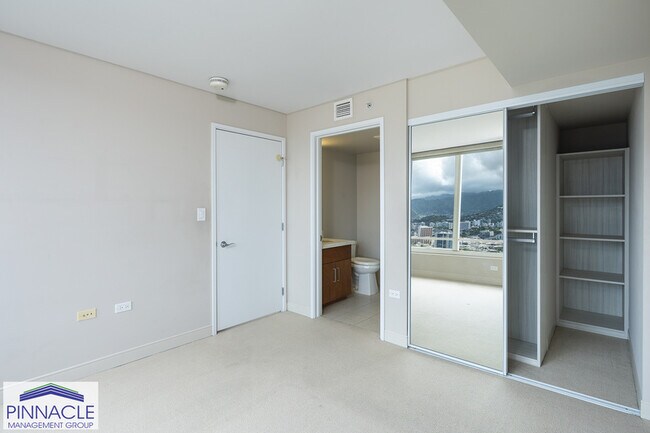 Building Photo - 1009 Kapiolani Blvd