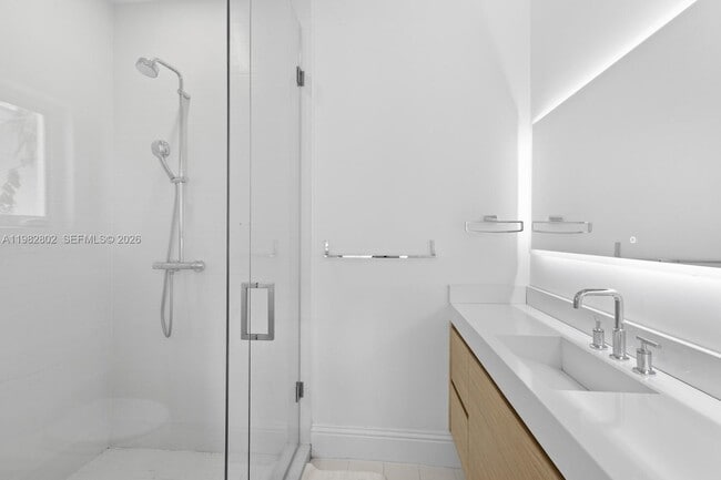 Building Photo - 5 Coconut Ln