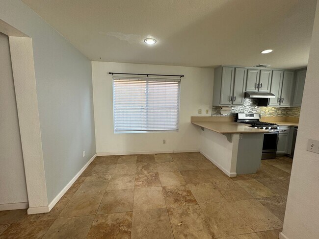 Building Photo - Townhome for Rent