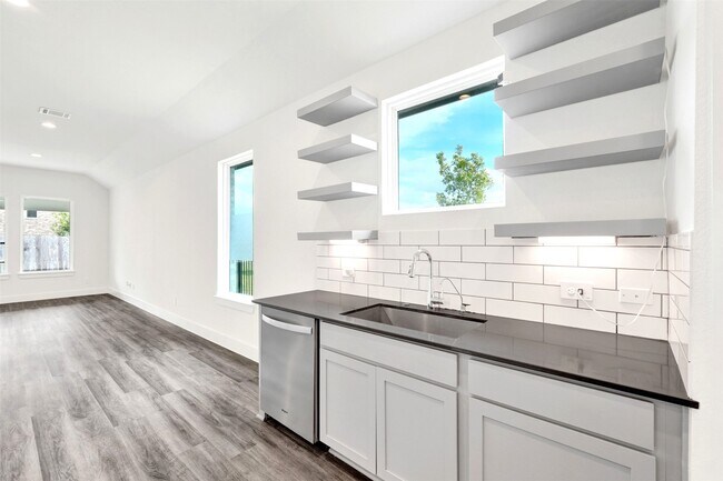 Building Photo - 153 Aurora Spgs Dr