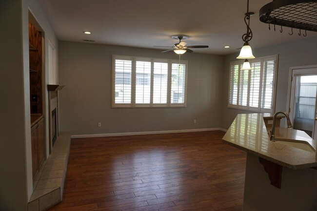 Building Photo - 10591 Iron Point Cir