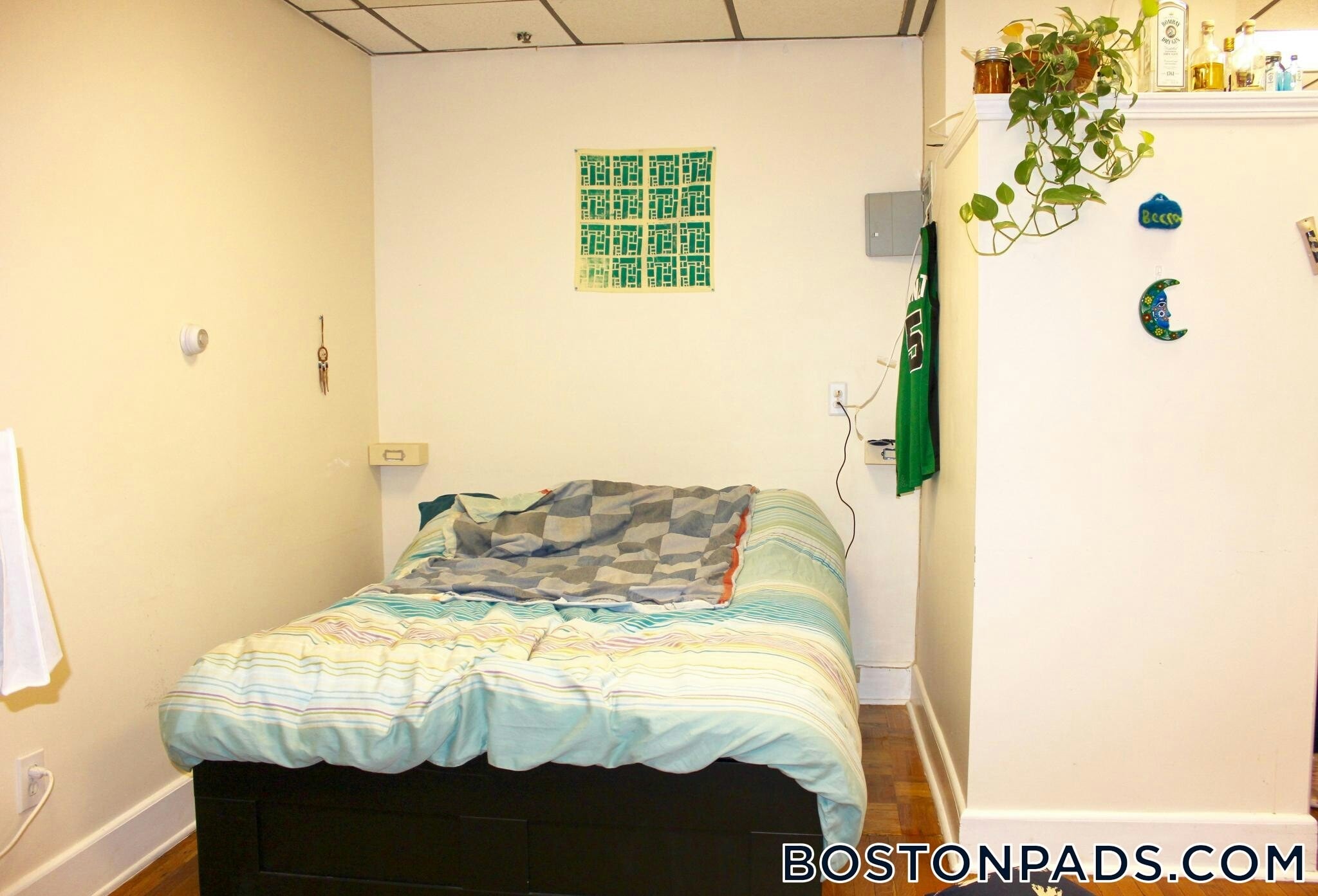 Building Photo - 879 Beacon St