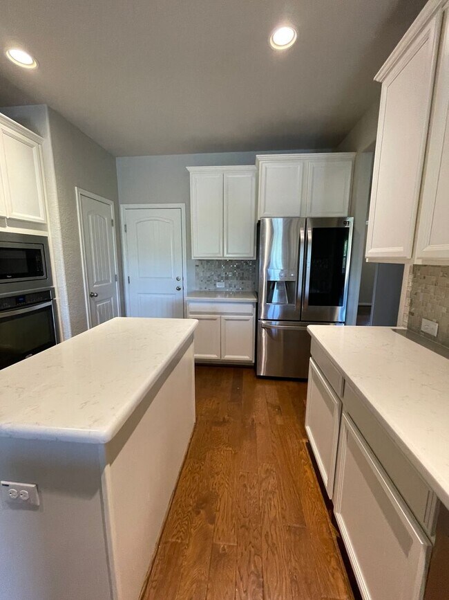 Building Photo - 22427 Carriage Bush