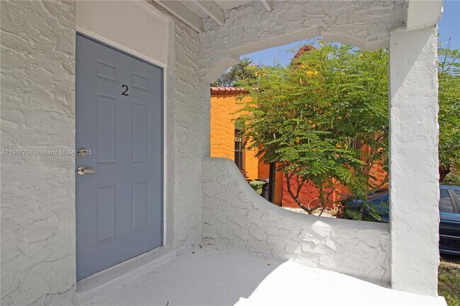 Building Photo - 327 SW 20th St