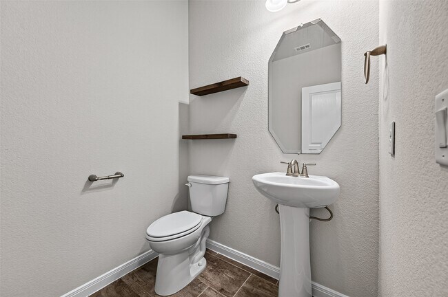 Building Photo - 24603 Royal Pike Dr