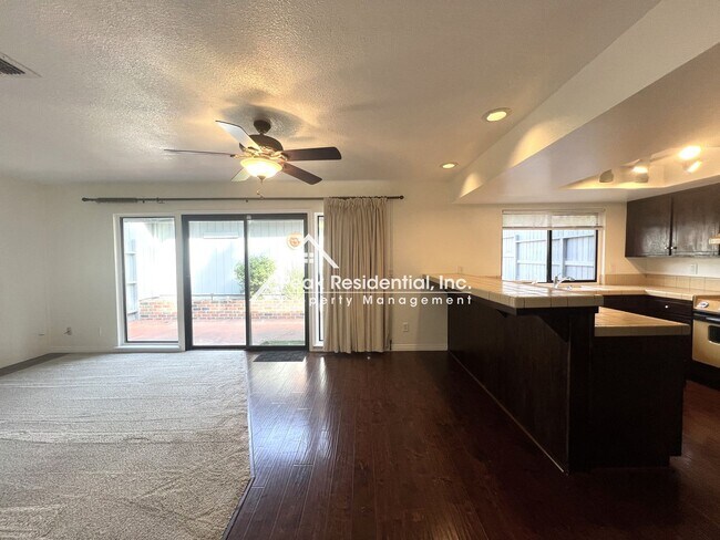Building Photo - Wonderful 2bd/2ba Citrus Heights Condo with 2 Car Garage!