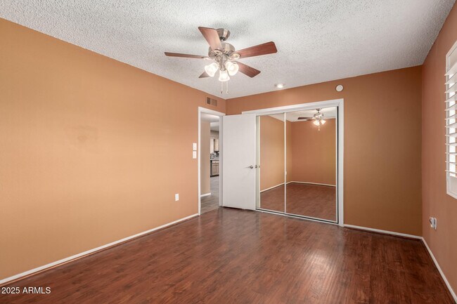 Building Photo - 9430 W Arrowhead Dr