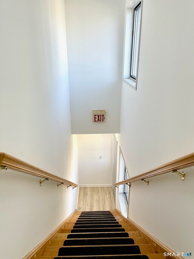 Building Photo - 31 Glenwood Ave