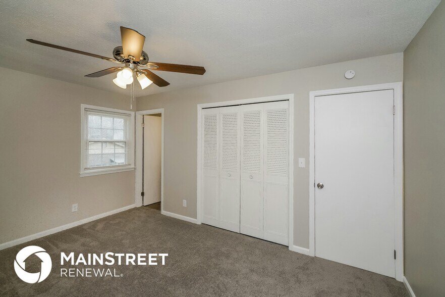 Building Photo - 6907 Mariemont Dr