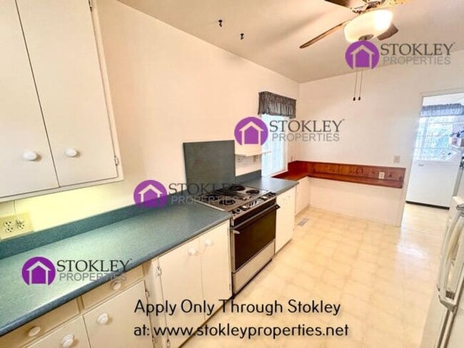 Building Photo - 2234 Oakvale Rd