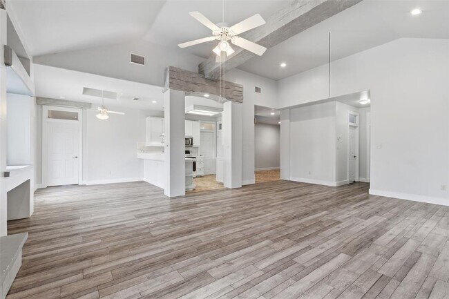 Building Photo - 307 Pin Oak Ct