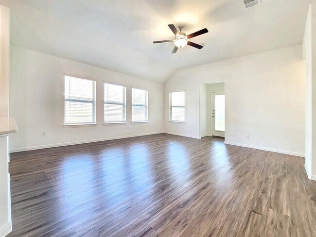 Building Photo - 610 Hereford Lp