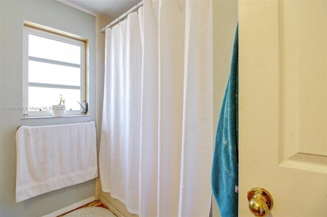 Building Photo - 133 Valois Blvd