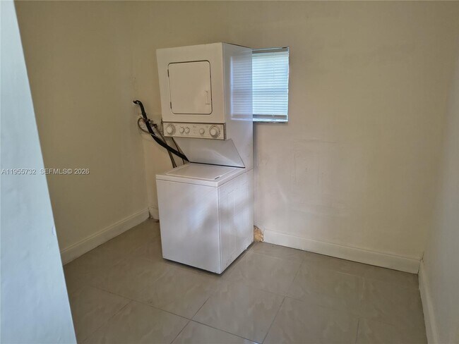 Building Photo - 1030 NW 106th St