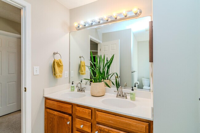 Building Photo - 3041 Sewanee Ln