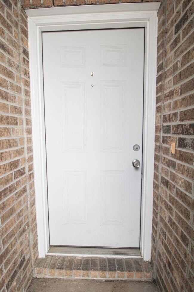 Building Photo - 530 Dukeway Dr