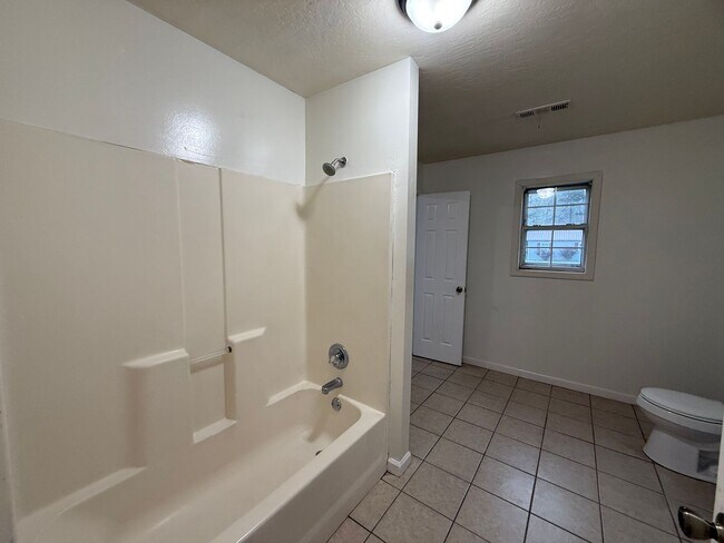 Building Photo - 3 Bedroom/1 Bathroom Home in Paragould AR ...