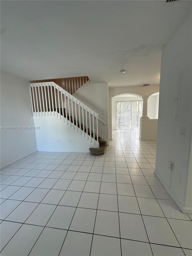 Building Photo - 2438 SE 14th Ave