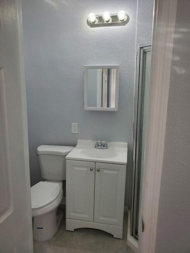 Building Photo - Fully Renovated 3/2 Single Family Ready for Move In!
