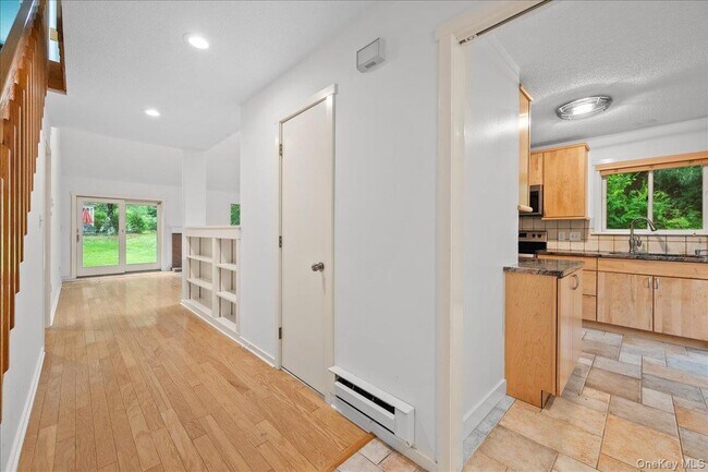 Building Photo - 605 A Heritage Hls