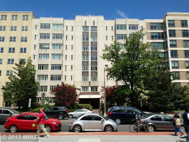 Quiet High Rise Building - 1727 Massachusetts Ave NW