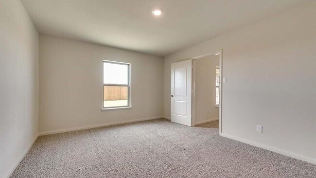 Building Photo - 124 Bandana Cir