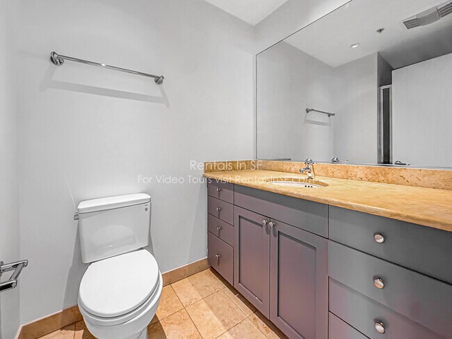 Building Photo - 400 Beale