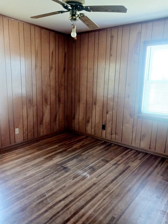 Building Photo - 600 Paw Paw Rd