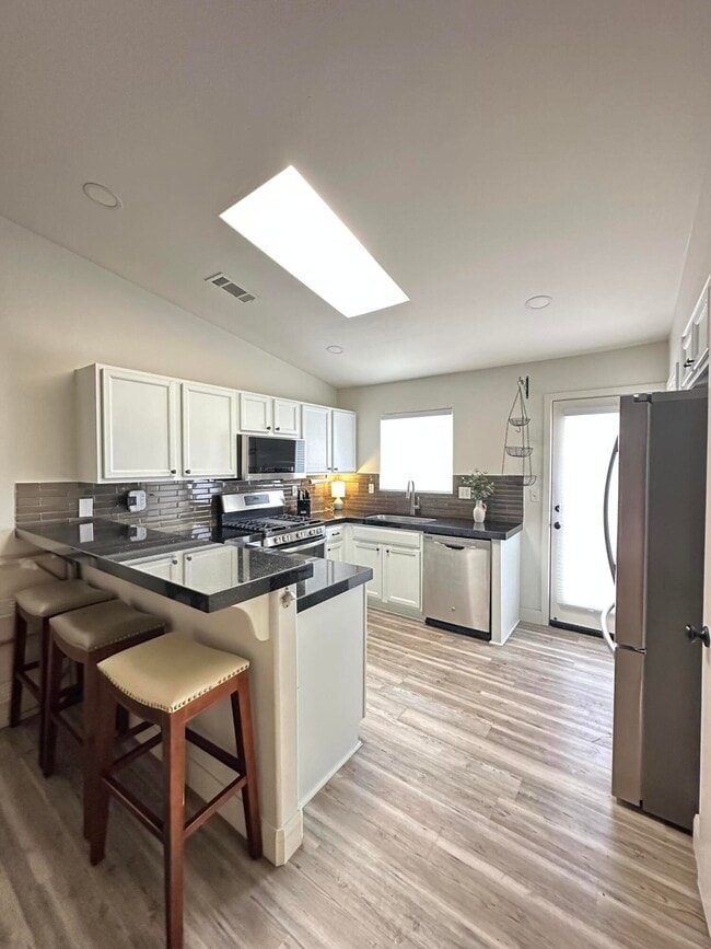 Building Photo - 54445 Avenida Alvarado