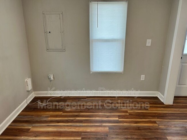 Building Photo - 2312 Poplar St