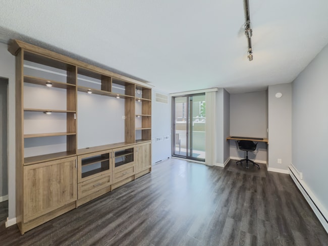 Primary Photo - 1BR/1BA Condo with a Private balcony, Upda...