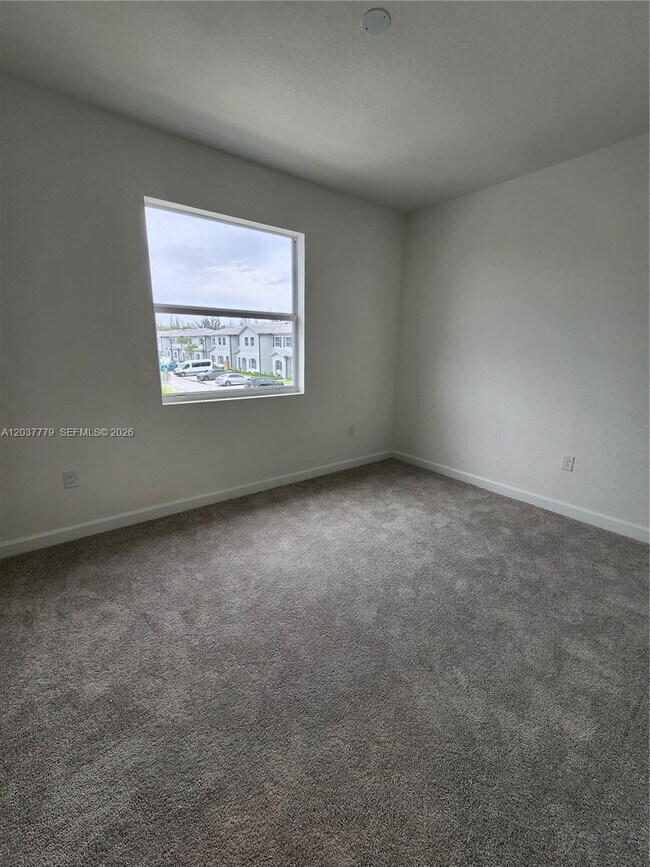 Building Photo - 263 SE 11th Ct