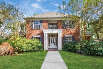 Building Photo - 15919 Lake Lodge Dr