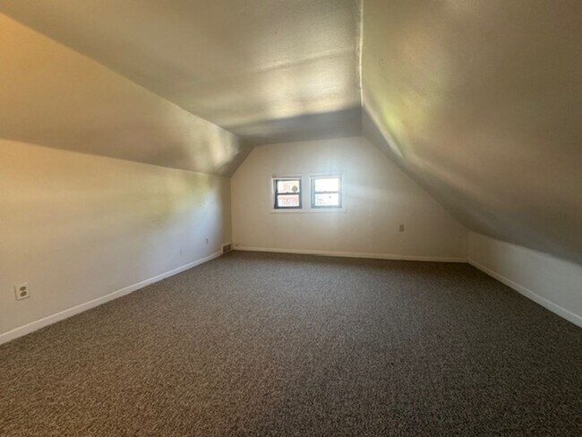 Building Photo - 941-943 St. James Street